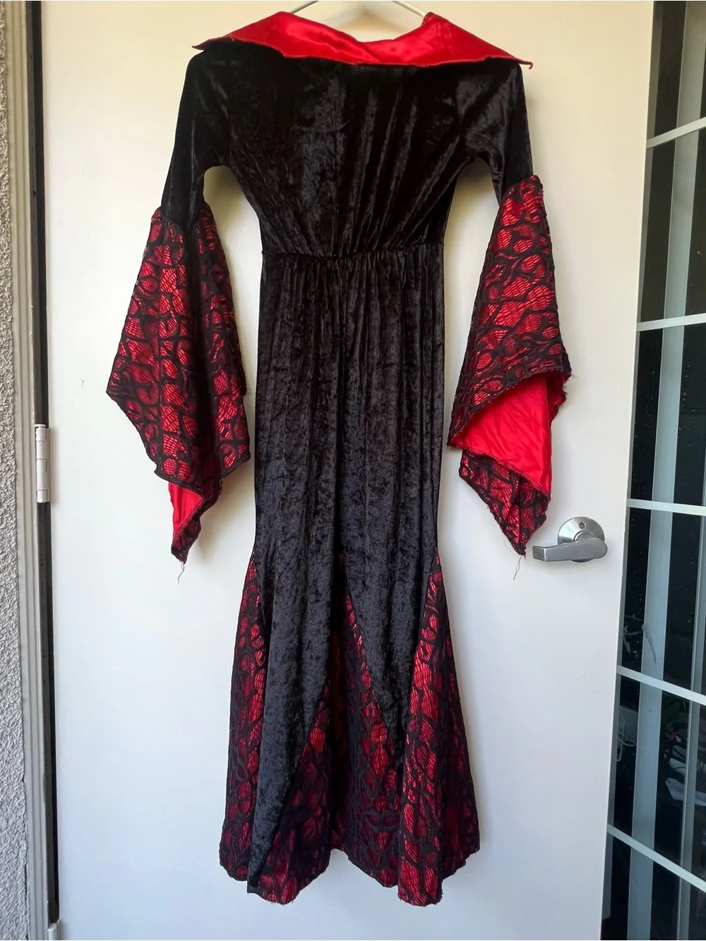 Spirit Halloween- Gothic Vampira (Vampire) Costume Size Medium 8-10 Black/Red